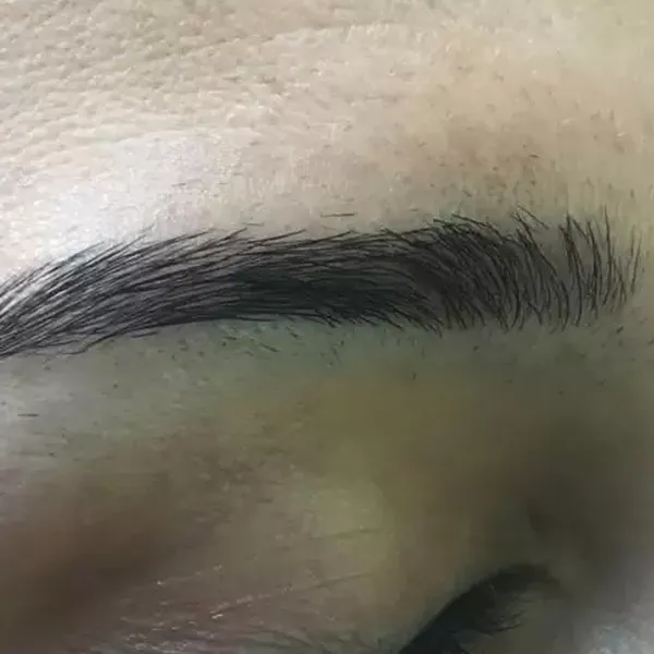 Brow Lamination – Before
